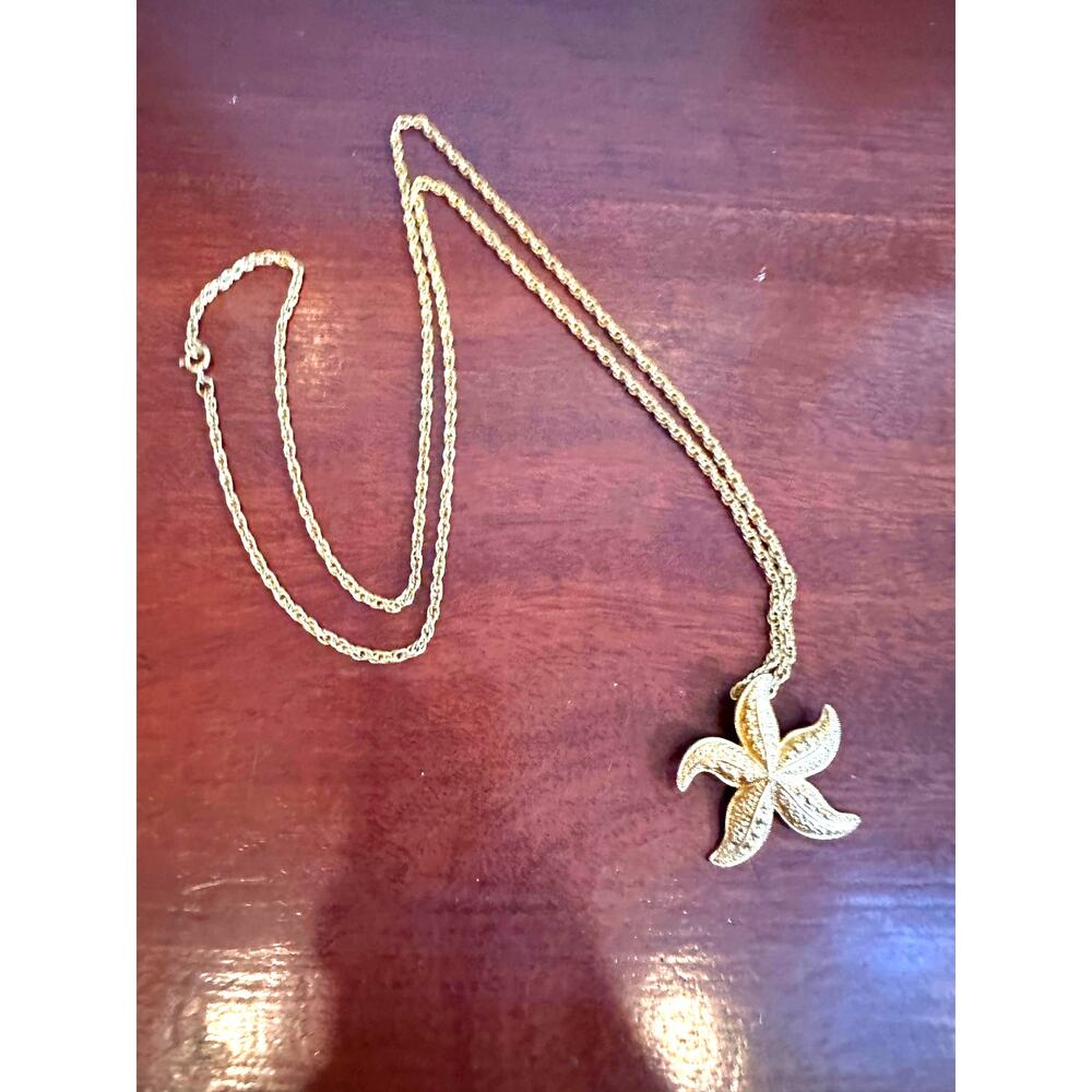 Avon Starfish Pendant Necklace Gold tone Retro 30" Long Vintage Summer Jewelry